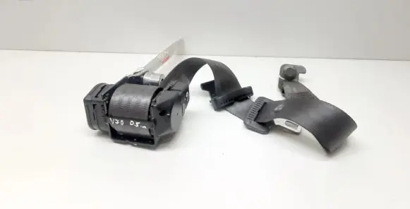 Middle seatbelt (rear)