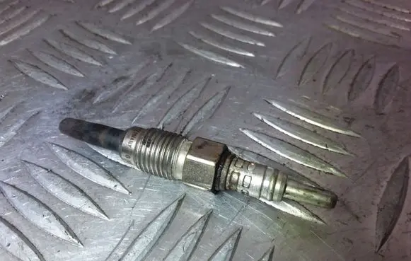 Audi A4 S4 B5 8D Glow plug 0100226199026