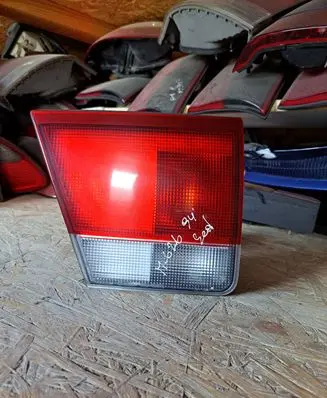 Mazda 626 Tailgate rear/tail lights 0431397L 0431397