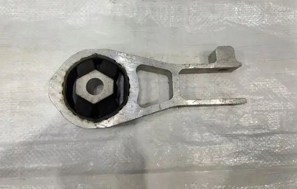 Jeep Renegade Engine mounting bracket 52004329