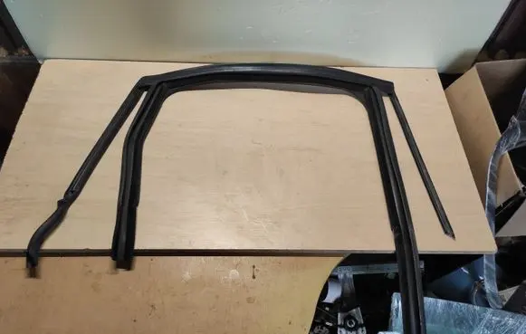 Volvo XC60 Rubber seal rear door window/glass 30762366