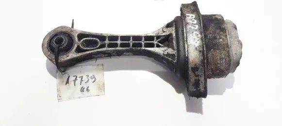 Volkswagen Golf IV Engine mount bracket