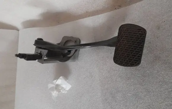 Mercedes-Benz E W211 Brake pedal a2112900719 2112900719