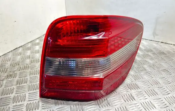 Mercedes-Benz ML W164 Rear/tail lights 225168