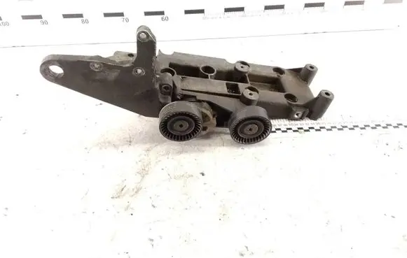 Volvo S60 Engine mounting bracket 8642196