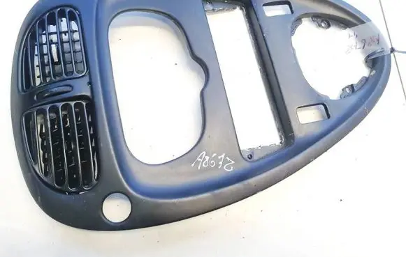 Citroen Xsara Picasso Dash center air vent grill 9631315877
