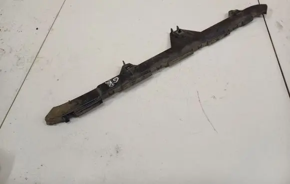 Rear bumper mounting bracket
