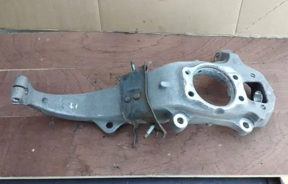 Infiniti EX Front wheel hub spindle knuckle