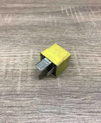 Opel Zafira B Other relay 90226846 4RA00779306