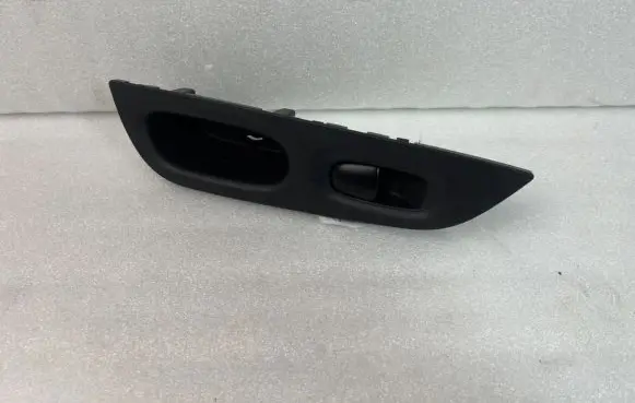 Nissan X-Trail T32 Electric window control switch 829614CE0A