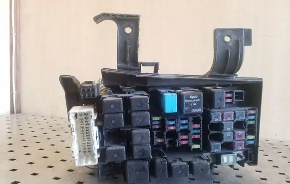 Mazda 6 Fuse module