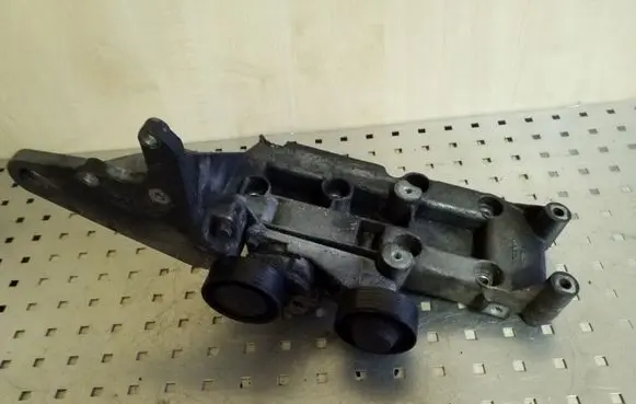 Volvo XC90 Generator/alternator bracket 8642196
