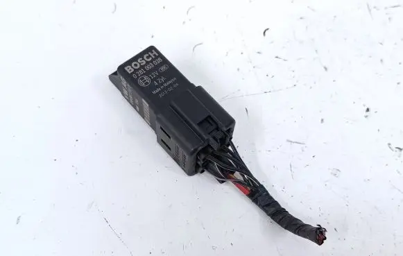 Skoda Superb B6 (3T) Glow plug pre-heat relay 038907281D 0281003038