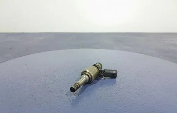 Audi A4 S4 B8 8K Fuel injector 06H906036J