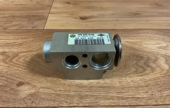 Volkswagen Touareg II Air conditioning (A/C) expansion valve 7P0820679A 52437429 328512R4