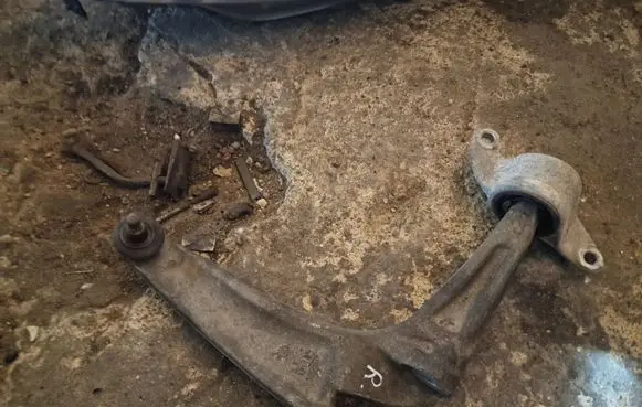 Honda Civic Front lower control arm/wishbone