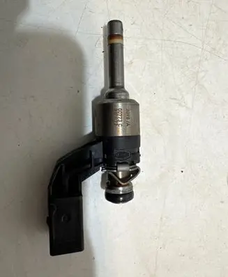Volkswagen Golf VI Fuel injector 03C906036F