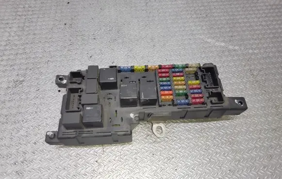 Volvo S80 Fuse module 8678449 518829015