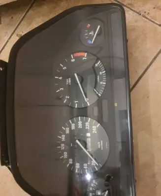 Speedometer (instrument cluster)