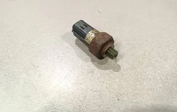 Hyundai Santa Fe Air conditioning (A/C) pressure sensor F815AJWAA02