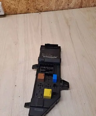 Opel Vectra C Fuse module 13199490 SC718810500 359171
