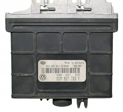 Volkswagen PASSAT B4 Engine control unit/module 01M927733F