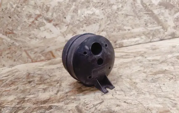 Vacuum air tank