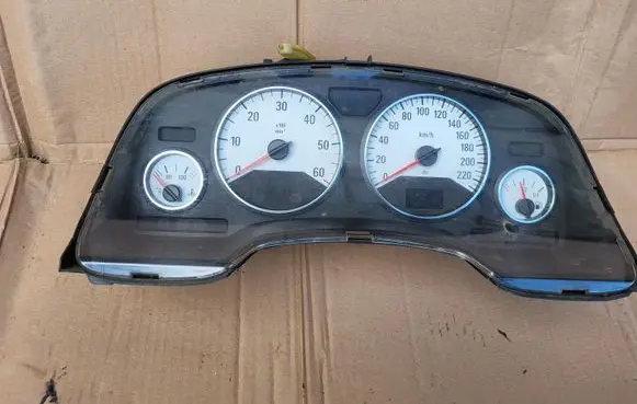 Opel Zafira A Speedometer (instrument cluster) 24461761