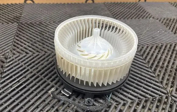 Chrysler Pacifica Heater fan/blower LB580003