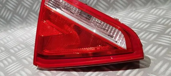Audi A5 8T 8F Tailgate rear/tail lights 8T0945093