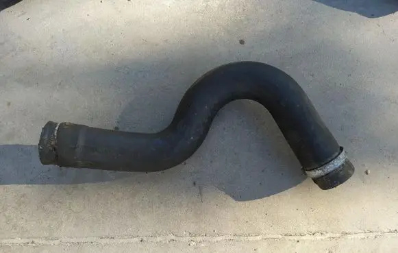 Volvo S60 Engine coolant pipe/hose