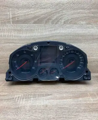 Volkswagen PASSAT B6 Speedometer (instrument cluster) 3C0920860K A2C53144887 KMH