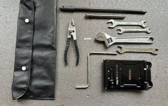 Nissan Patrol Y61 Tool set 99501VB415