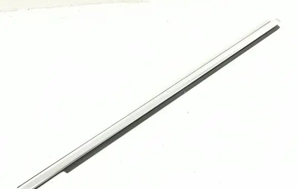 Maserati Ghibli Rubber seal front door window/glass 670009851