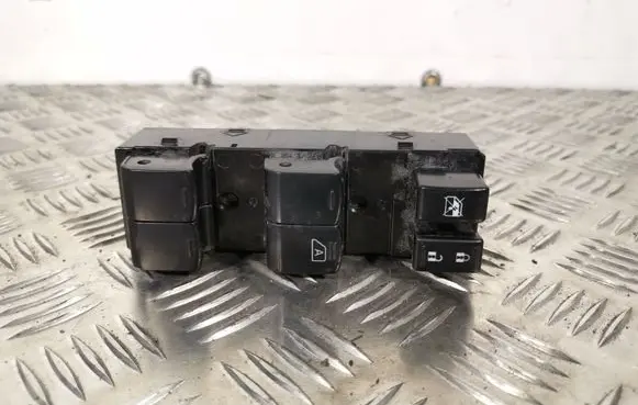 Subaru XV Electric window control switch 157587