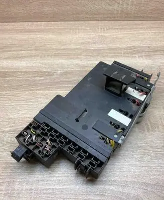 Renault Clio II Fuse module P7700411319C 7700415565