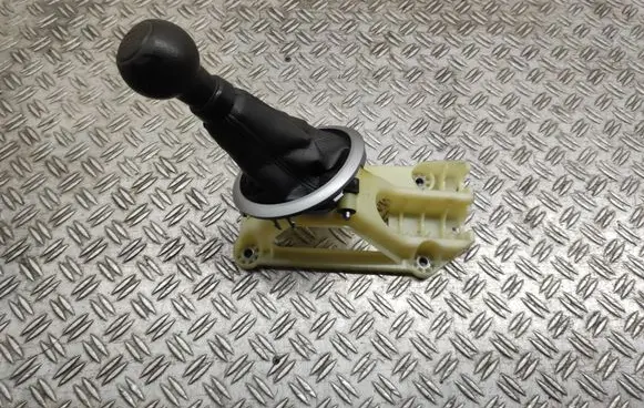 Suzuki SX4 Gear shifter/selector 2813080J0