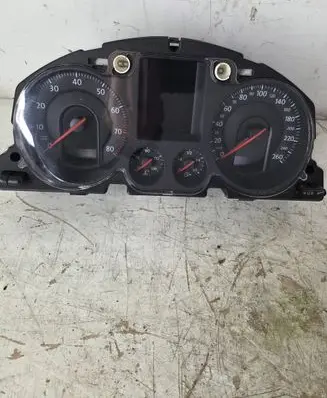 Volkswagen PASSAT B6 Speedometer (instrument cluster) 3C0920870P X0033000