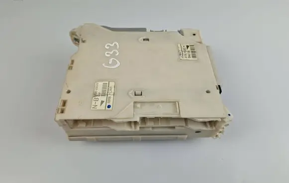 Lexus IS 220D-250-350 Fuse module 8273053020 6B081248
