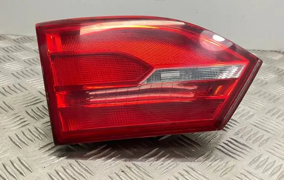 Volkswagen Jetta VI Tailgate rear/tail lights 5C6945259