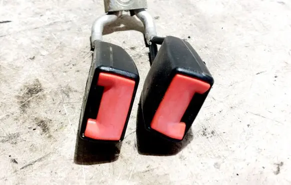 Skoda Fabia Mk1 (6Y) Middle seatbelt buckle (rear) 6Y0857488