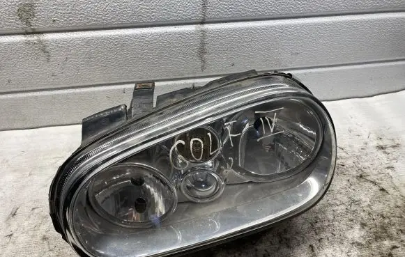 Volkswagen Golf IV Headlight/headlamp 083411108L