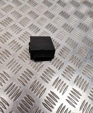 Toyota Avensis T270 Window wiper relay 8594005060