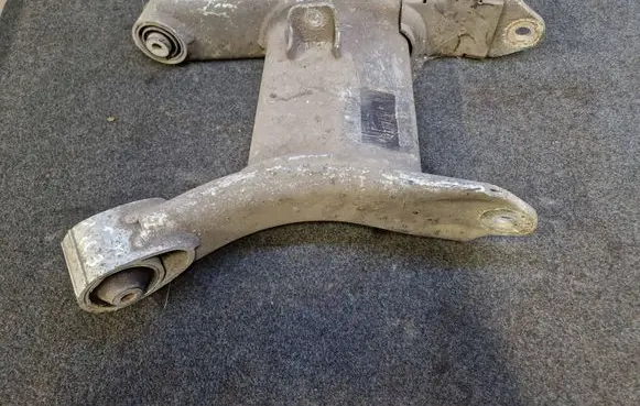 BMW 5 E39 Rear upper control arm/wishbone 33326755471 6755471