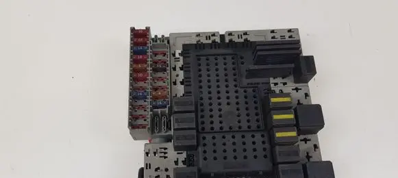 Volvo S60 Fuse module 8688153 HWPN8645729