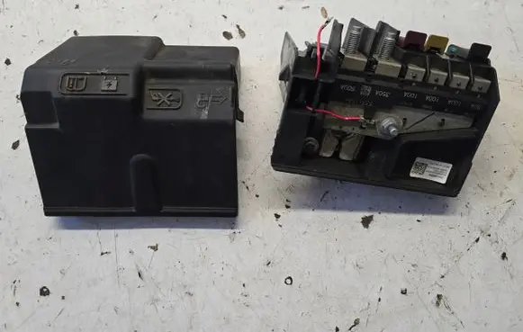 Opel Insignia B Battery box tray 39116699