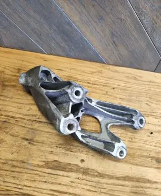 Audi A4 S4 B8 8K Engine mounting bracket 8k0199307