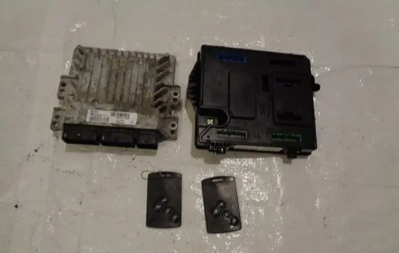 Renault Megane III Engine ECU kit and lock set 237101454R