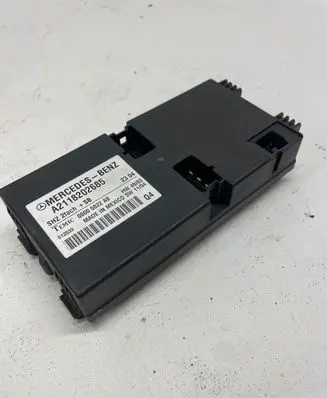 Mercedes-Benz E W211 Seat control module A2118202685 012533 00005822A8