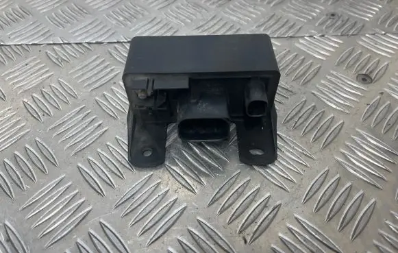 Mercedes-Benz E W211 Glow plug pre-heat relay